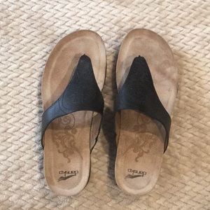 Dansko Priya thong sandals. Never worn.